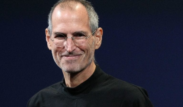 Ikuti Cara Steve Jobs Dalam Menarik Hati Lawan Dan Kawan