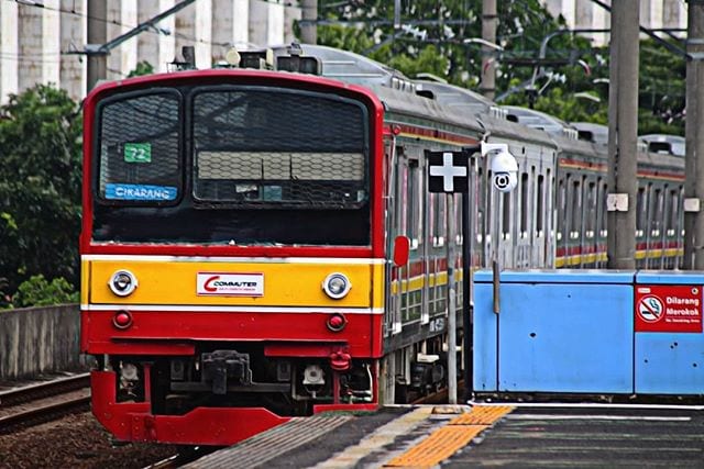 Apasih Bedanya KRL, MRT, dan LRT?