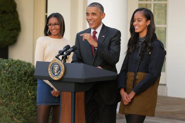 Barack Obama Mengatakan Bahwa Dia Memiliki Dua Pelajaran Besar Untuk Putrinya: ‘be kind and be useful’
